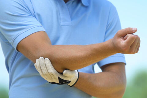 Golfalbue (medial epiondylitt) er en senelidelse karakterisert ved smerter i albuen. Smertene er lokalisert ved utspringet til håndleddets bøyemuskler på benutspringet på innsiden av albuen.